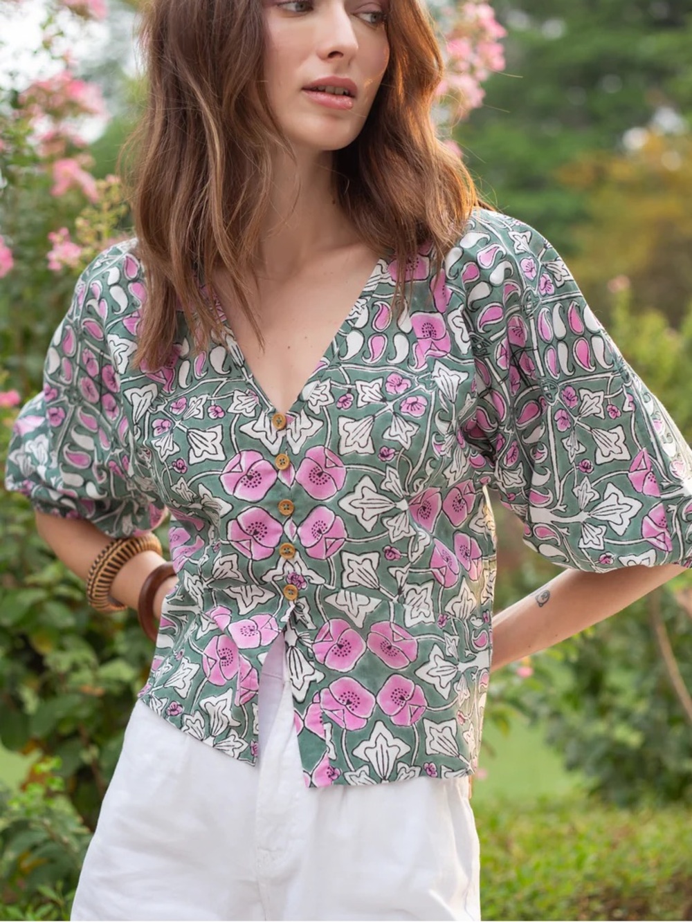 NWT Beyond by Vera Vivi Top in Heritage Wisteria Verdure Print